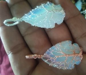 Opalite-collar con colgante de piedras preciosas, colgante de piedras preciosas curativas de Reiki, alambre envuelto en luna creciente - Product Image 2