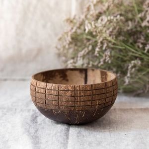 Tazón de Coco Personalizable, Hecho a Mano, Ecológico, Plato para Servir Alimentos, Coco Natural Sostenible, Proveedor al por Mayor de Vietnam - Product Image 1
