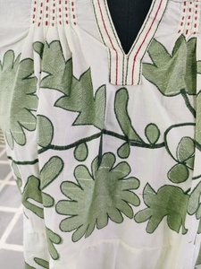 Tunique bohème de qualité supérieure, magnifique broderie florale, manches bouffantes, ourlet ajouré, mini-robe pour femme avec travail manuel au niveau du col - Product Image 3