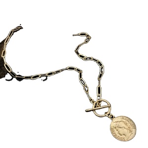 Colgante grande de declaración elegante chapado en oro de moneda Vintage con collar de cadena Producto Premium hecho a mano SKU6929 - Product Image 1