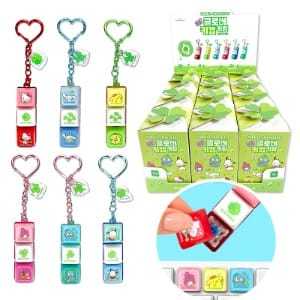 Porte-clés LED Sanrio Lucky Clover, pendentif 3 cubes, fermoir cœur, breloque de sac, accessoire cadeau - Product Image 1