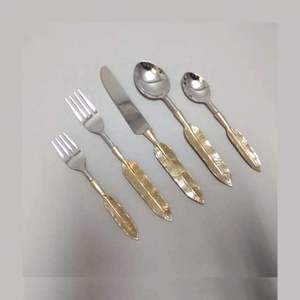 Crafted from high-quality stainless steel <b>cutlery</b> <b>set</b> with designer handles maintains its shine even after repeated washing - Product Image 3