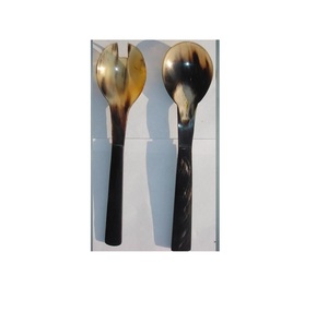 Ensemble de couverts à salade en corne et résine avec cuillère et fourchette en acrylique Aqua Swirl et motif de modèle noir pour la cuisine et l'hôtel - Product Image 6
