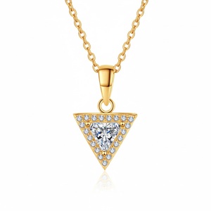 Collar con Colgante Circular de Moissanita con Diseño de Halo y Corte Triangular de 2.00 CT, Regalo de Boda, Incrustaciones de Diamantes de Lujo para Mujer - Product Image 2