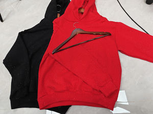 Sudaderas con Pedrería Elegantes - Ropa Urbana para Hombre y Mujer, Sudadera Brillante para Club, Conciertos y Looks Urbanos - Product Image 4