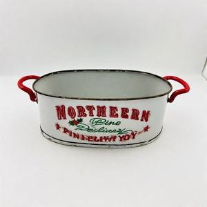 Crepúsculo Sleigh Path Maceta en acabado rústico para decoración navideña al aire libre con piñas Holly y flores de invierno - Product Image 3