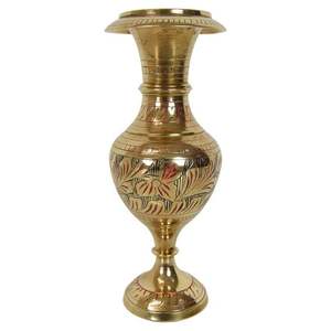 Florero de estilo italiano de latón alto en altura, decoración de suelo de iglesia de Navidad en relieve/grabado, florero de latón con última flor - Product Image 3