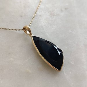 Onyx noir naturel forme fantaisie pierre précieuse sculptée fête porter pendentif en or 14k pour collier bijoux de mode fins en gros pour les femmes - Product Image 3