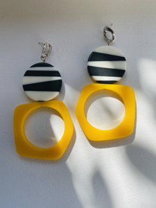 Boucles d'oreilles pendantes en résine faites à la main pour un style décontracté et ethnique, boucles d'oreilles en résine élégantes par CRAFT ZONE EXPORT - Product Image 3