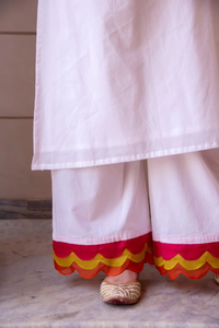 ชุดเซ็ตผ้าฝ้ายสีขาวพร้อมแขนเสื้อปักลายออร์แกนซ่าหลากสี ชุดคุर्ตาปักลายพร้อมกางเกงขายาวสำหรับผู้หญิง - Product Image 4