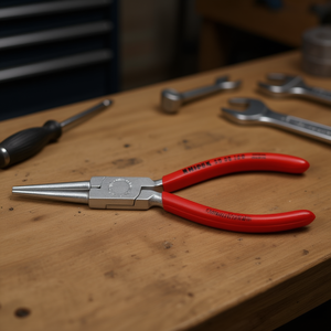 คีมปากยาวเคลือบโครเมียมของ Knipex ด้ามจับเคลือบพลาสติกพร้อมปากคีมโค้งมนที่จับกระชับ - Product Image 3