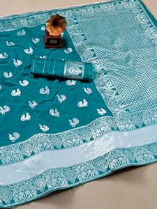 Sari en soie douce nouvellement lancé avec tissage Silver Jeri et Rich Pallu avec une belle bordure Collection pour femmes - Product Image 3