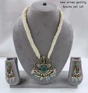 ชุดสร้อยคอจี้ห้อยไข่มุก motipearl และสร้อยคอแฟชั่นโทนสีทองชุดต่างหูสร้อยคอมุก kundan สำหรับผู้หญิงและเด็กผู้หญิง - Product Image 2