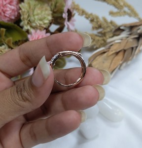 Bague de fiançailles en or massif 14 carats pour femme avec diamant rond taille brillant Diamant naturel avec design fantaisie - Product Image 3