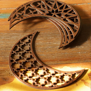 Elegante decoración de Ramadán de madera hecha a mano con forma de Luna perfecta para dar la bienvenida al mes sagrado con gracia - Product Image 1