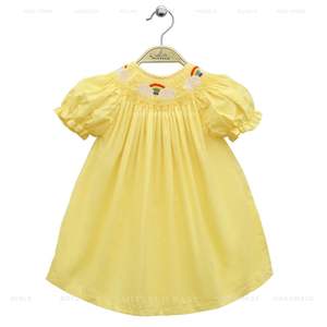 Venta al por mayor 100% algodón Bishop Smock Dress para niñas bordado a mano cuello redondo-Servicio OEM disponible - Product Image 1