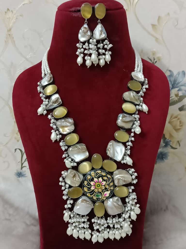 สีน้ำตาล