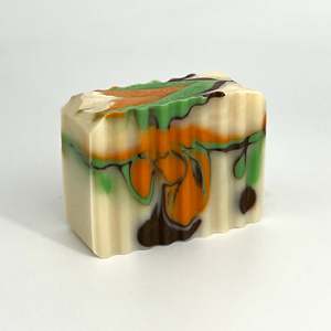 Savon Solide Artisanal au Coco et au Théier 100g Fabriqué en Californie pour Tous Types de Peau, Infusé au Théier, Éclaircissant et Non Gras - Product Image 2