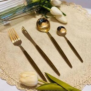 Ensemble de couverts en acier inoxydable haut de gamme idéal pour améliorer les paramètres de table lors d'occasions spéciales et de fêtes - Product Image 2