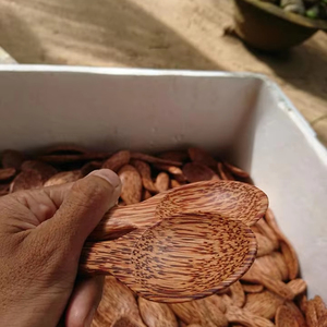 Cuchara de coco artesanal | Utensilios de cocina ecológicos al por mayor - Product Image 1