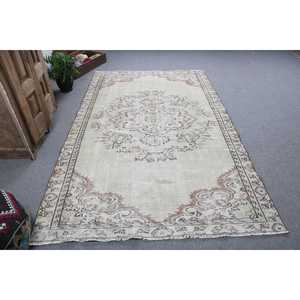 Tapis turc 5,3 x 8,5 pieds, tapis vintage à bordures blanches en laine - Product Image 1