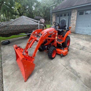 Mini-tracteur compact 4x4 avec chargeur frontal LA344 pour travaux de terrassement et aménagement paysager sur petites exploitations agricoles - Product Image 6
