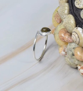 Anillo de piedras preciosas con forma de pera lisa de ojo de tigre natural, joyería de plata de ley 925, anillo de moda para fiesta para ella a precio mayorista - Product Image 2