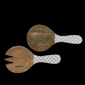Cuchara de Servir de Madera con Mango Grabado en Resina, Hecha a Mano e Ideal para Ensaladas, Sopas y Guarniciones para Uso Diario, Cubertería - Product Image 5