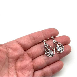 Boucles d'oreilles pendantes classiques pour femmes, style bohème, argent sterling 925, pierre précieuse topaze bleue, fabrication artisanale, cadeau de mariage - Product Image 1