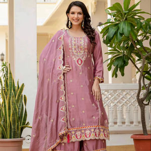 Costume en soie chinon pure à l'aspect lourd avec travail de séquence, spécial mariage et Eid - Product Image 1