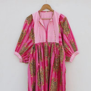 Robe mi-longue tigre à rayures roses de haute qualité avec col profond et fermeture en bloc imprimé mini robe longue fabricant indien - Product Image 1