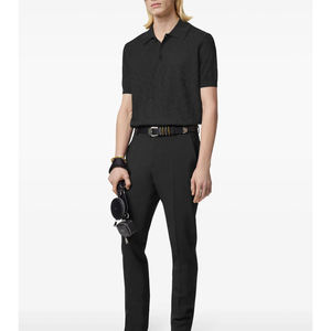 Acabado texturizado negro personalizado para hombre para polo con cierre de botón frontal mangas cortas y logotipo bordado con dobladillo recto - Product Image 4