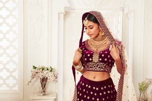 Robe de mariée en velours violet Royal Lehenga, Choli, fabricant indien sorat - Product Image 4