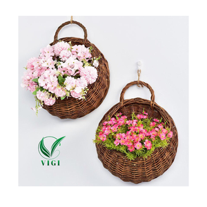 Rafraîchissez votre maison avec un panier suspendu en rotin naturel - Product Image 1