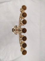 Chandelier Menorah Judaica de Noël juif artisanal en laiton vintage d'Israël, gravé et imprimé en deux couleurs