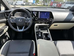 Negro usado 2024 Lexus NX 250 AWD con ruedas de aleación Asientos de cuero Sistema de navegación Arranque remoto Techo solar Asientos con calefacción - Product Image 5