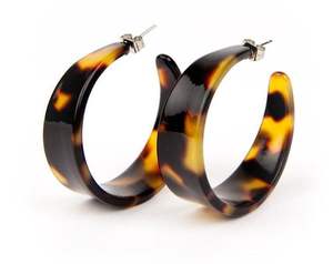 Boucles d'oreilles légères en corne organique fabriquées à partir de matériaux d'origine éthique pour les amateurs de mode et de style durables - Product Image 6