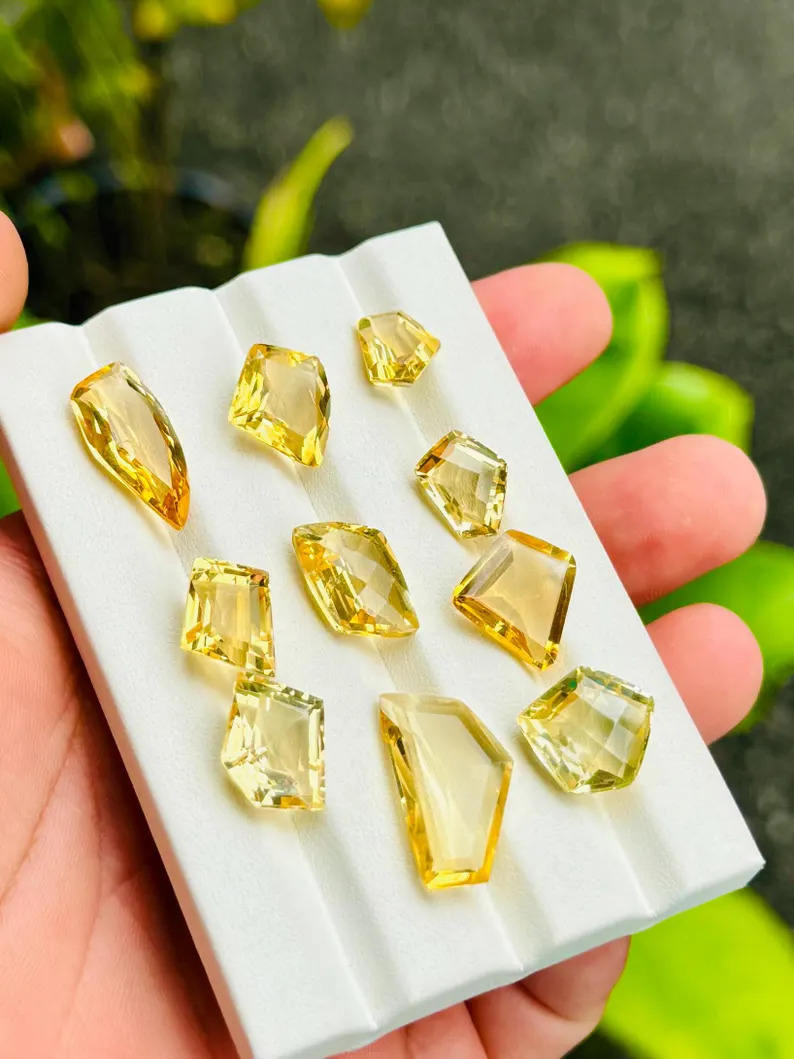 สีเหลือง