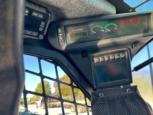 Chargeuse-pelleteuse C332 2023, puissance 37/42 kW, capacité de la benne 0,1 m³, garantie 1 an, origine ZA - Product Image 5