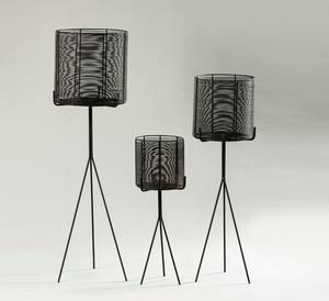 Ensemble de 2 pots de fleurs élégants avec support pour la décoration de la maison, couleur noire, design moderne, pot de fleurs en bois avec support en métal - Product Image 6