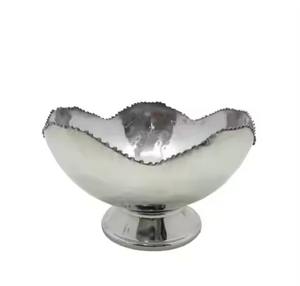 Elegante Juego de Vajilla de Metal para Espacio de Comedor Residencial - Product Image 3