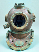Casque de plongée vintage en laiton finition antique verte, objet décoratif |   Casque de plongée antique pour les profondeurs marines