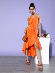 Robe mi-longue en satin à forte demande pour filles avec taille empire et bretelles Tenue de soirée et de cérémonie élégante maintenant disponible en vente - Product Image 5