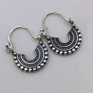 Elegantes Pendientes Colgantes de Plata de Ley 925 Hechos a Mano con Diseño de Flor Chandbali y Luna Creciente, Joyería Estilosa, Regalo para - Product Image 6
