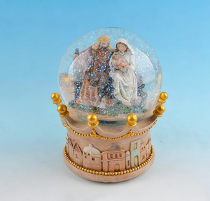 Cadeau personnalisé <span class=keywords><strong>de</strong></span> décoration <span class=keywords><strong>de</strong></span> boule à neige musicale riche en crèche <span class=keywords><strong>de</strong></span> Noël en polyrésine - Product Image 1