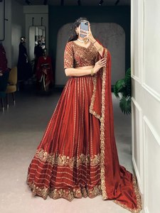 Ropa de Boda, Lehenga Choli con Lentejuelas y Bordado de Hilo, Compra en Línea en India, Proveedor Mundial - Product Image 3