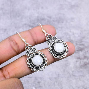 Pendientes Colgantes de Piedra Lunar Natural Renovada, Forma Redonda de 8 mm, Precio al por Mayor - Product Image 5