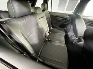 2022 V-o-l-k-s-w-a-g-e-n T-i-g-u-a-n SE R-Line Negro FWD con bajo kilometraje y precio asequible en stock listo para el envío - Product Image 6