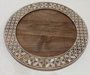 Assiette de présentation en bois d'acacia écologique et durable Plat de service de fruits élégant design haut de gamme vintage peint à la main personnalisé - Product Image 1