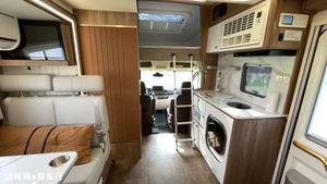 Vehículo recreativo (RV) Maxus V100 de segunda mano, 5 puertas, 4 plazas, motor diésel automático de 2.0T, sedán con volante a la izquierda/derecha - Product Image 3